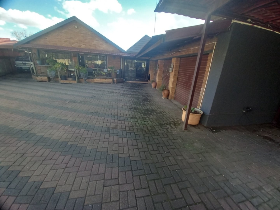 5 Bedroom Property for Sale in Vaalpark Free State